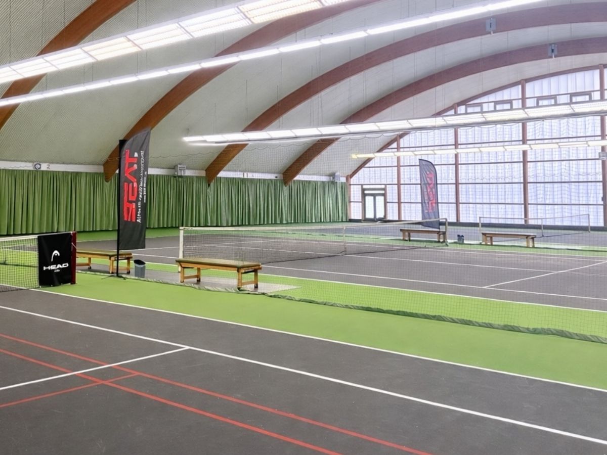 Indoor-Tennisplätze B.E.A.T. Athletikzentrum Sehnde für Tennis, Badminton, SpinXBall, Pickleball
